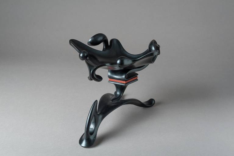 the red jade lifts the piece adding a regal feel